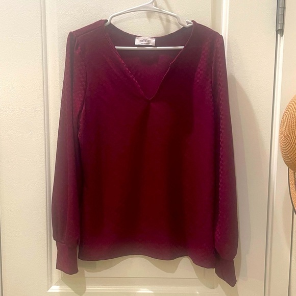 Kaileigh Tops - NEW…Kaileigh Checker Pattern V-Neck Blouse